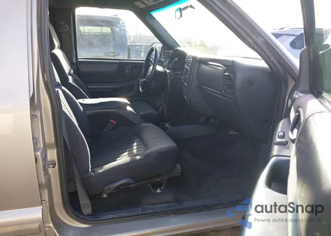 2003 Chevrolet Blazer Ls z USA, uszkodzony, nr VIN 1GNDT13X23K131552